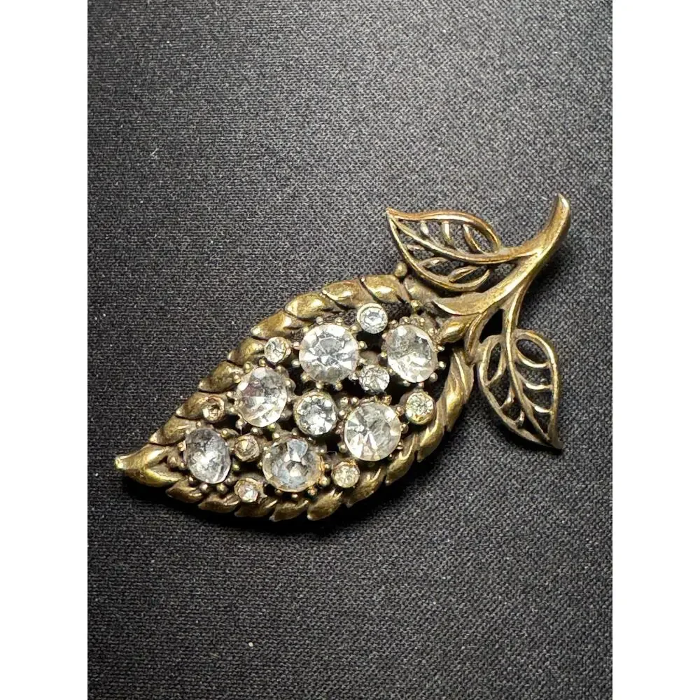 Vintage Coro Gold Tone Faceted Crystals Leaf Brooch